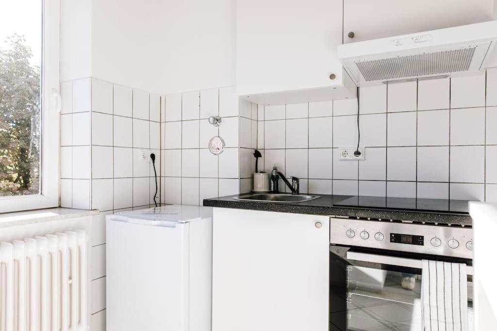 Komplett Neu: 2-Zi Zentral Im Altbau. 24H-Checkin Kiel Exterior photo