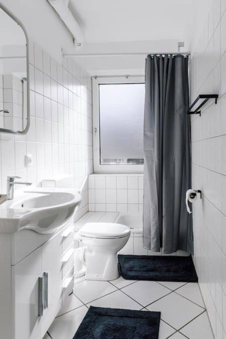 Komplett Neu: 2-Zi Zentral Im Altbau. 24H-Checkin Kiel Exterior photo